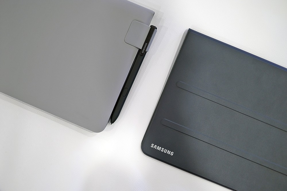 custodia tab s3 samsung con porta penna custodia tab s3 samsung con porta penna